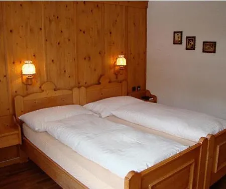 Crusch Alba فندق 2*