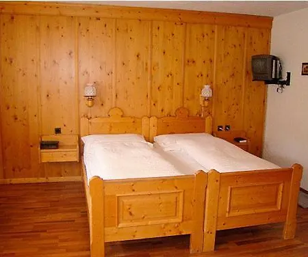 فندق Crusch Alba 2*